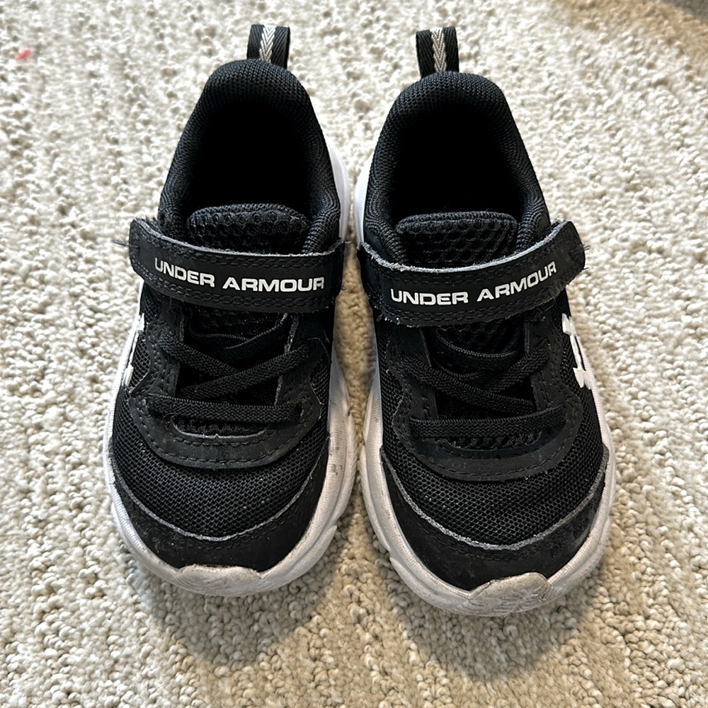 Under Armour shoes size 7 toddlerr